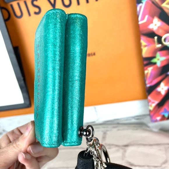 Balenciaga compact Wallet or wristlet in pearlescent green w/ bracelet keychain - Picture 12 of 15